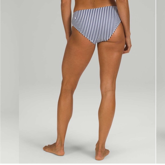 Lululemon waterside mid rise medium bottom in seersucker - Picture 3 of 4